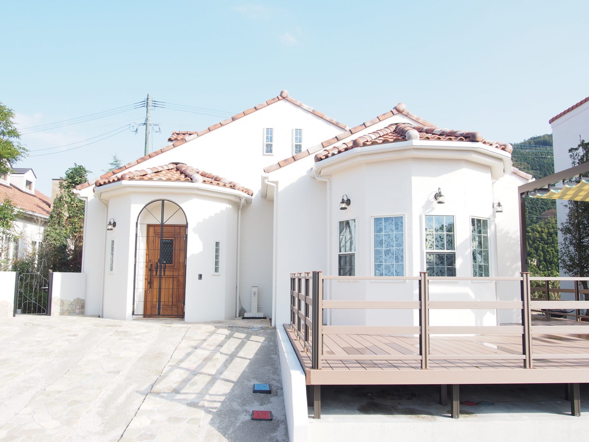 ステンドガラスがすてきなプロバンス住宅