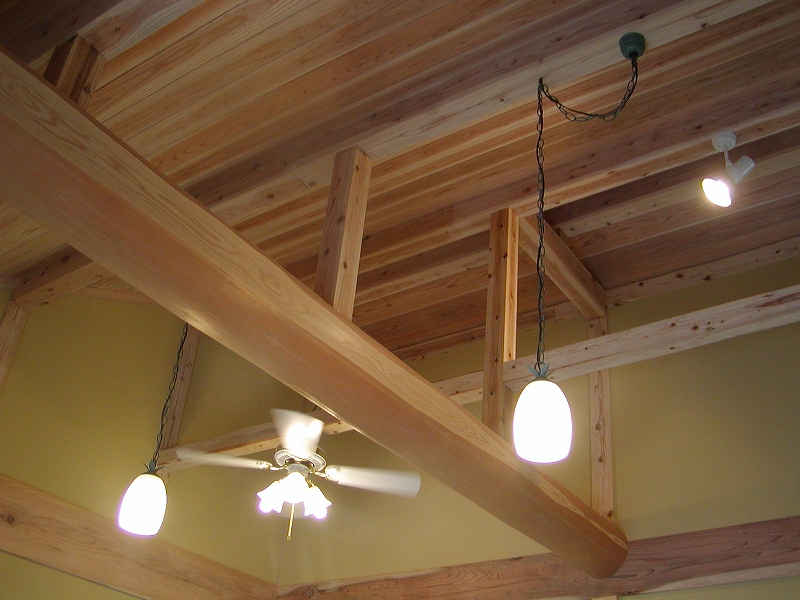 和室に吹き抜けのある家