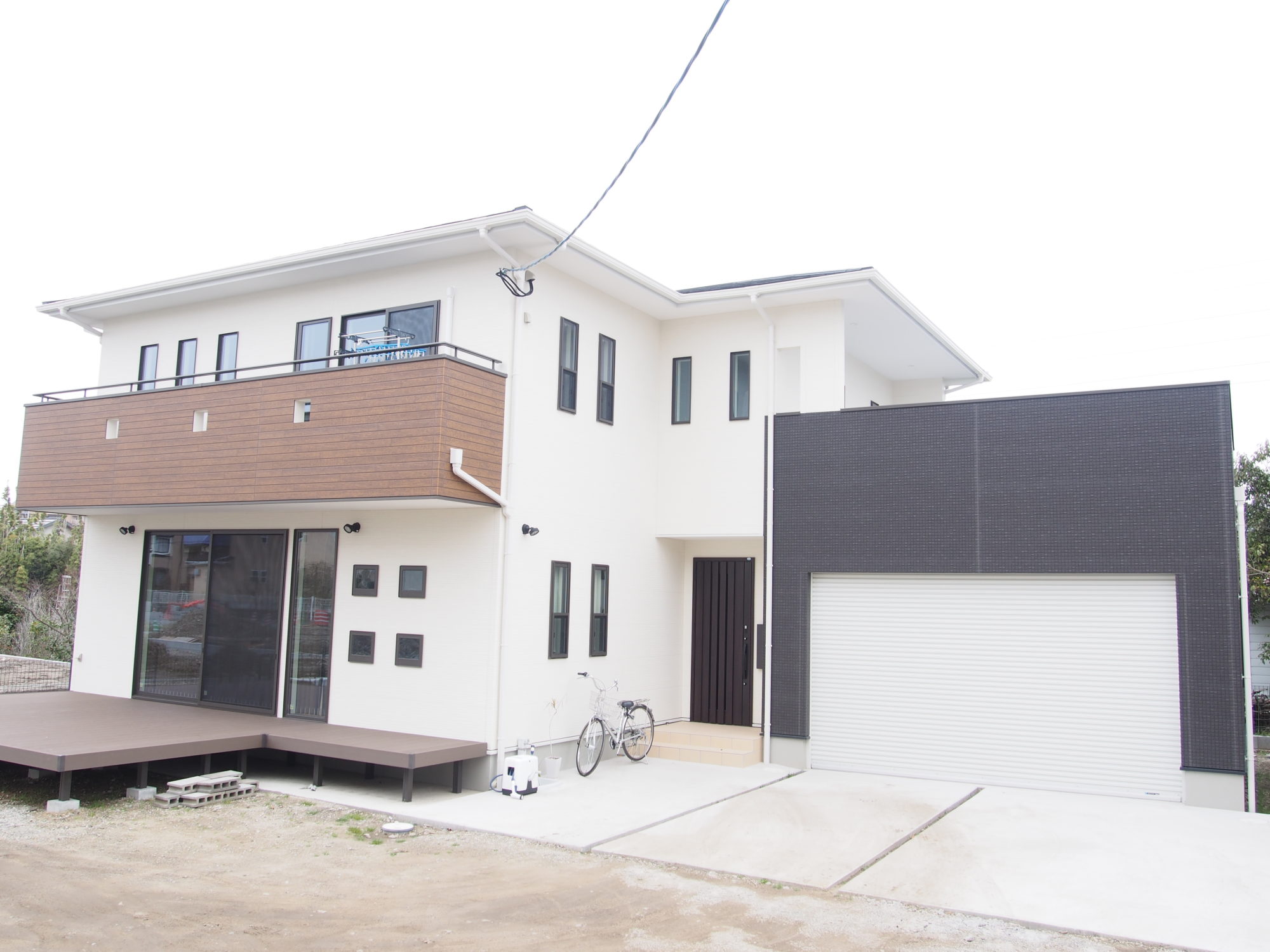 リビング階段と吹き抜けのある自然素材の住まい