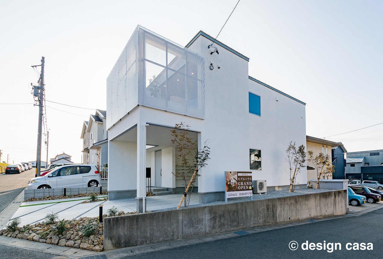 ピロティガレージがある家