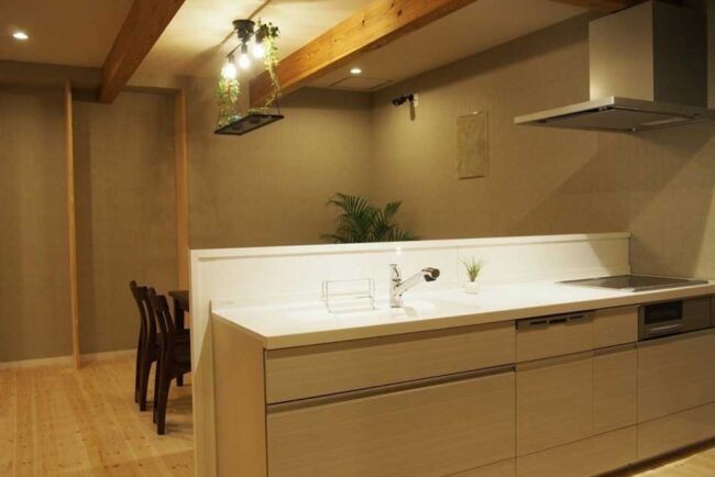 自然素材のモデルルームのリビング