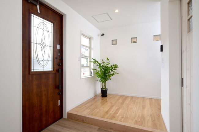 自然素材のモデルルームの玄関